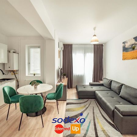 Cozy Apartments At Q Residence - Palas Mall ยาช ภายนอก รูปภาพ