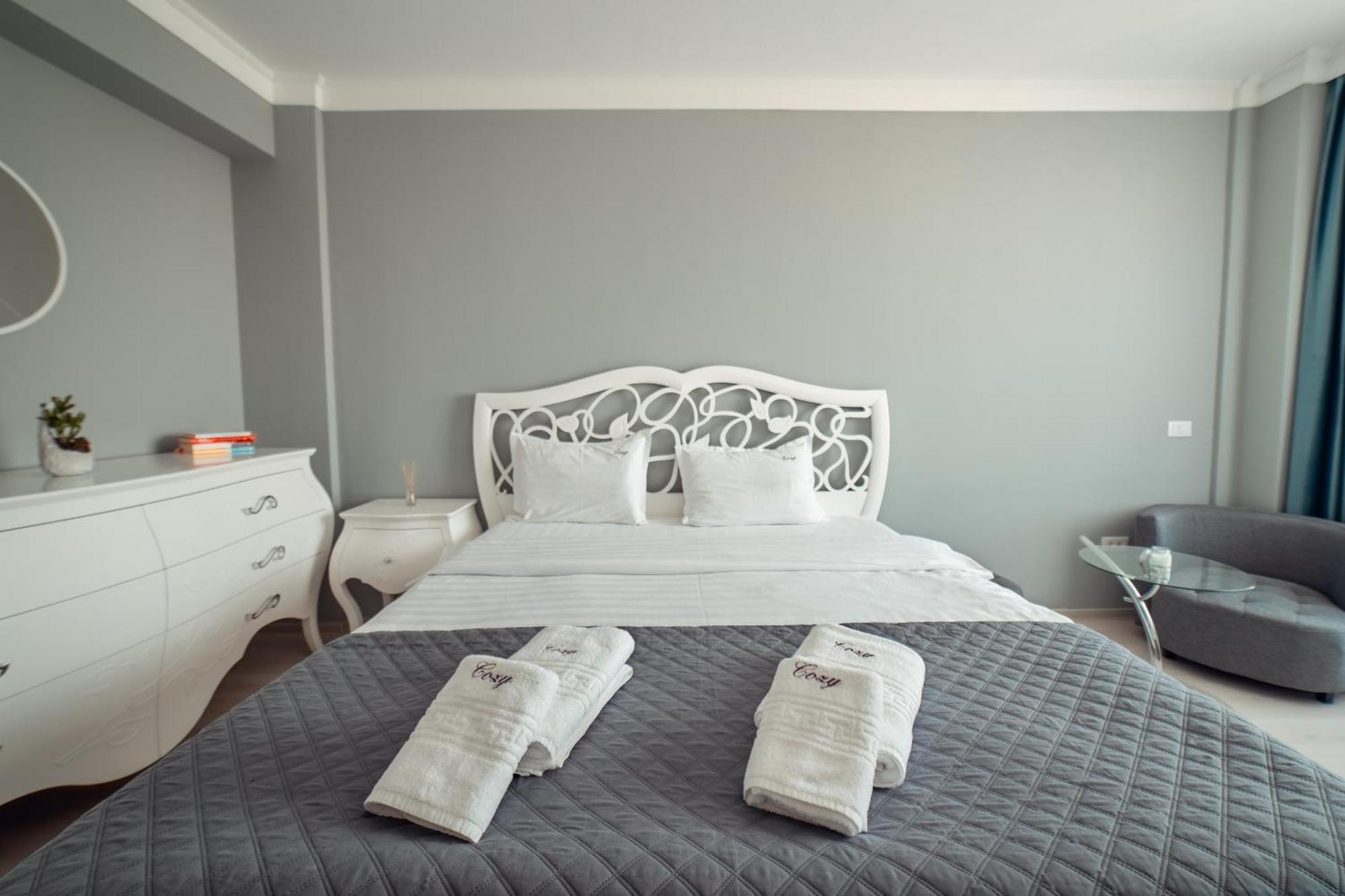 Cozy Apartments At Q Residence - Palas Mall ยาช ภายนอก รูปภาพ